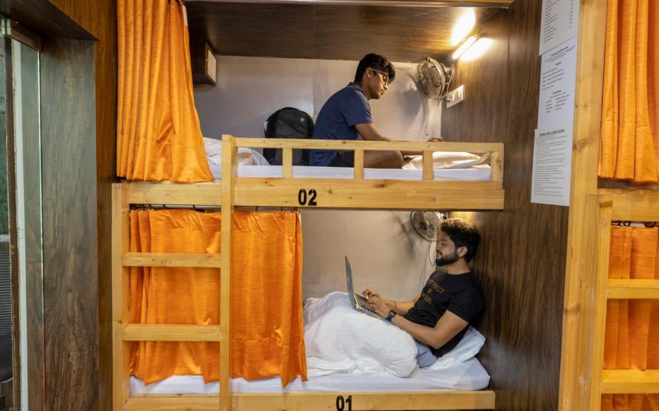 Sunrise Dormitory Hostel Мумбай Екстериор снимка
